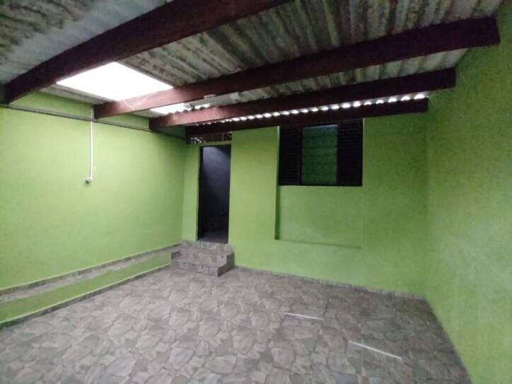 Casa à venda com 2 quartos, 125m² - Foto 2