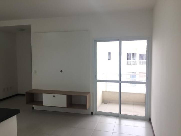 Apartamento à venda com 2 quartos, 70m² - Foto 1