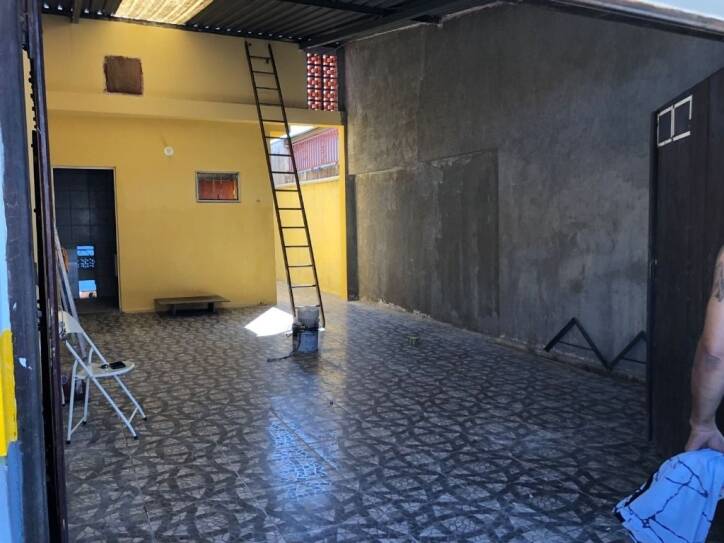 Casa à venda com 2 quartos, 250m² - Foto 2