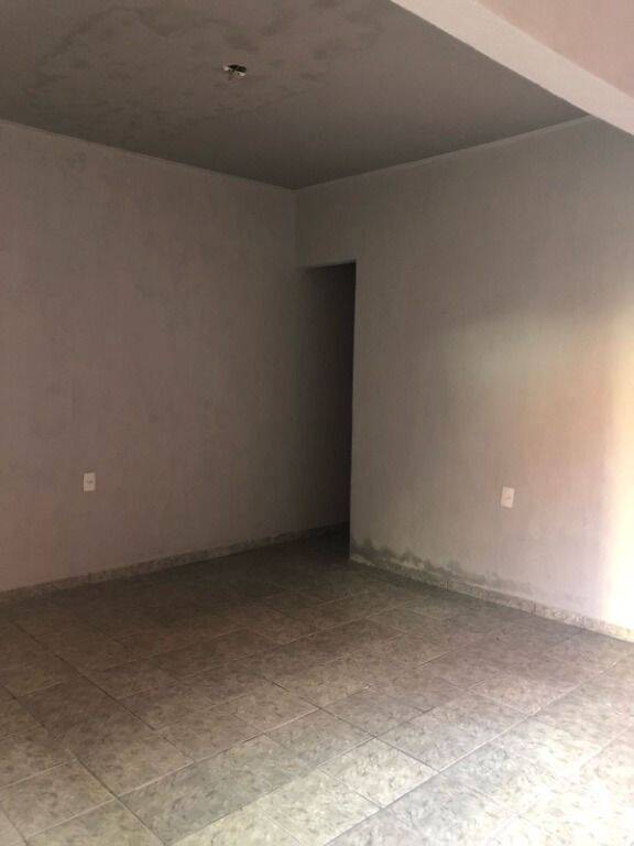 Casa à venda com 2 quartos, 250m² - Foto 4