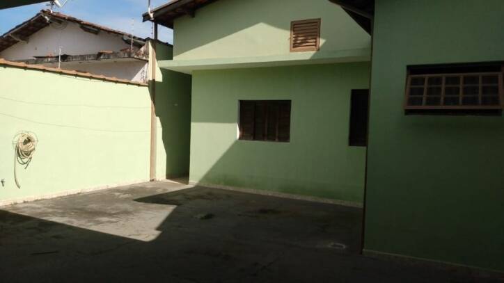 Casa à venda com 4 quartos, 240m² - Foto 2