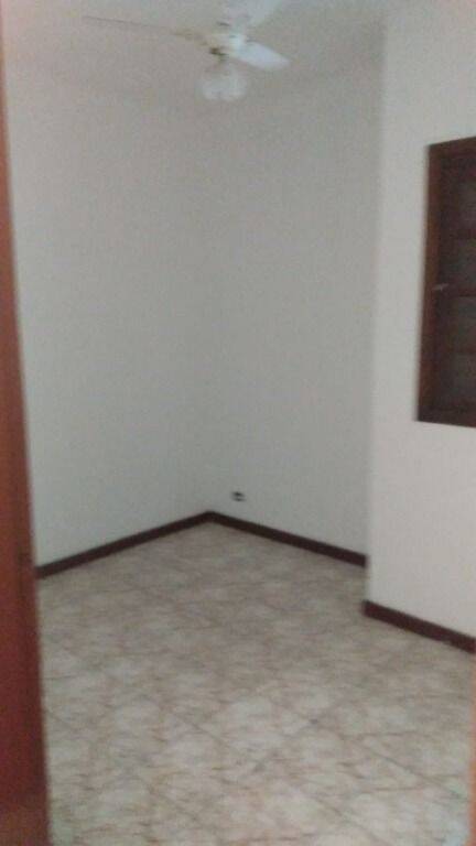 Casa à venda com 4 quartos, 240m² - Foto 21