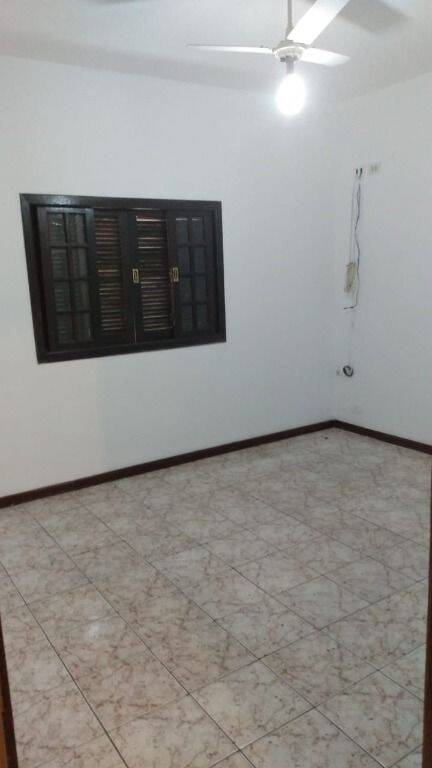 Casa à venda com 4 quartos, 240m² - Foto 23