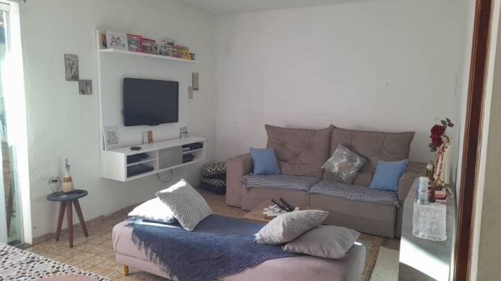 Casa à venda com 3 quartos, 90m² - Foto 1