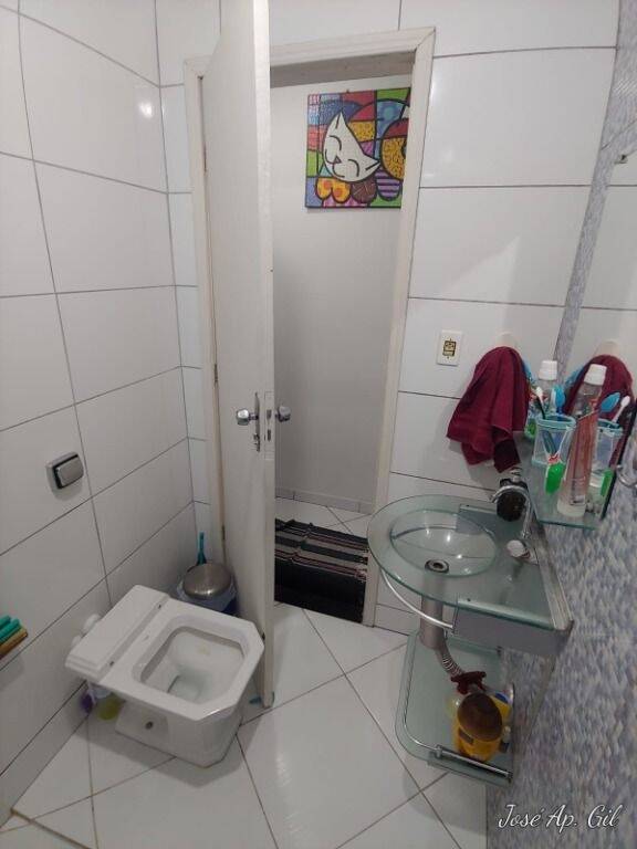 Casa à venda com 3 quartos, 75m² - Foto 4