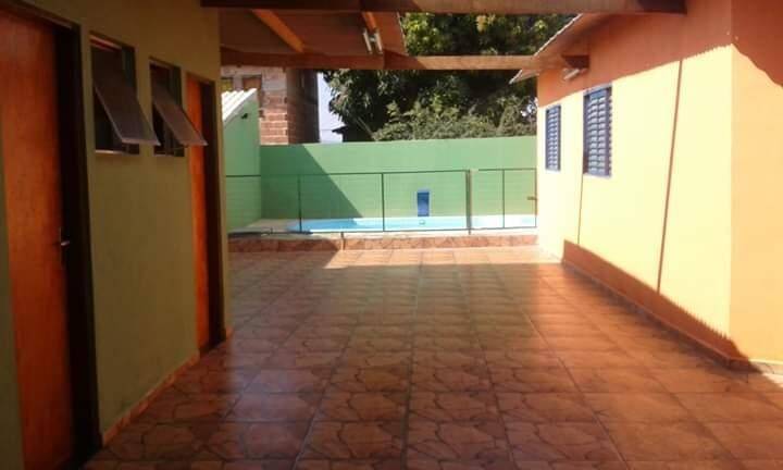 Casa à venda com 3 quartos, 250m² - Foto 2