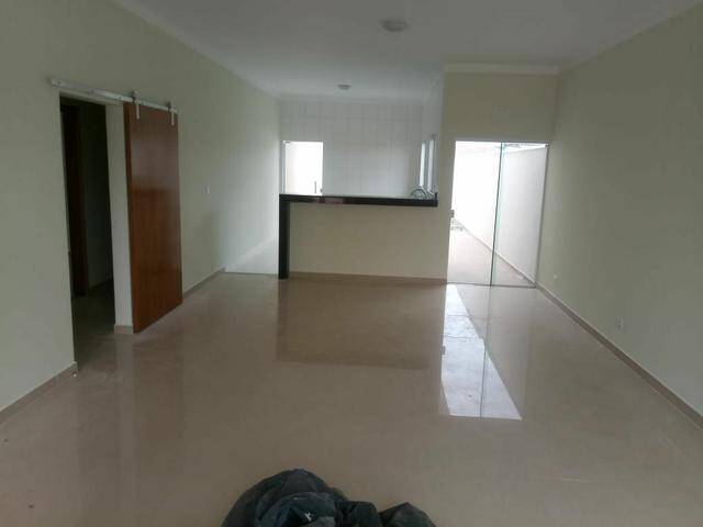 Casa à venda com 3 quartos, 150m² - Foto 2