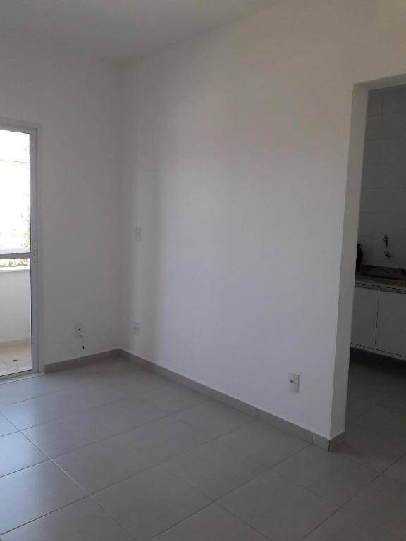 Apartamento à venda com 2 quartos, 65m² - Foto 3