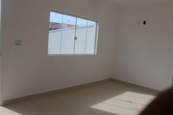 Casa à venda com 3 quartos, 75m² - Foto 4